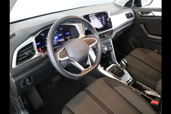 Volkswagen T-Roc 1.5 TSI Life Edition 150 pk Automaat (DSG) | Verlengde garantie | Navigatie via App | Parkeersensoren (Park assist) | Achteruitrijcamera | Full LED koplampen | Keyless |