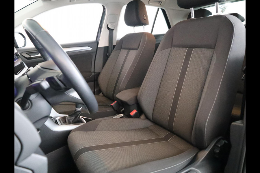 Volkswagen T-Roc 1.5 TSI Life Edition 150 pk Automaat (DSG) | Verlengde garantie | Navigatie via App | Parkeersensoren (Park assist) | Achteruitrijcamera | Full LED koplampen | Keyless |