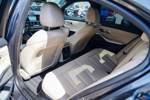 BMW 3-serie 320i High Executive Edition | LED | Luxe Leder | Stoelverwarming | PDC | Cruise control |