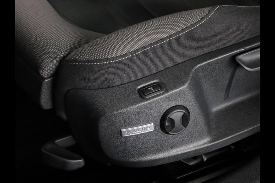 Volkswagen Golf Variant 1.0 TSI Highline 115PK | Panoramadak | Digitaal dashboard | Navigatie | Stoelverwarming