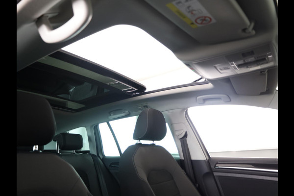 Volkswagen Golf Variant 1.0 TSI Highline 115PK | Panoramadak | Digitaal dashboard | Navigatie | Stoelverwarming