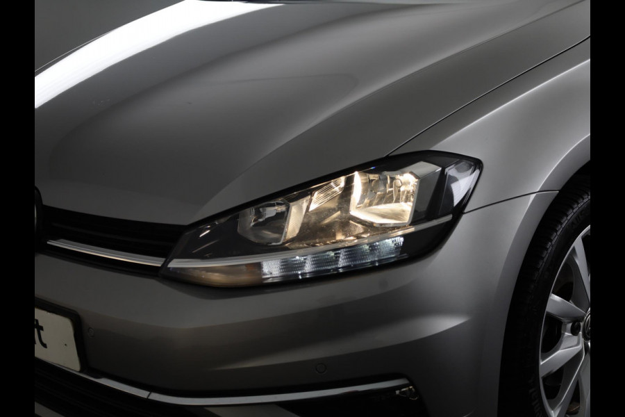 Volkswagen Golf Variant 1.0 TSI Highline 115PK | Panoramadak | Digitaal dashboard | Navigatie | Stoelverwarming