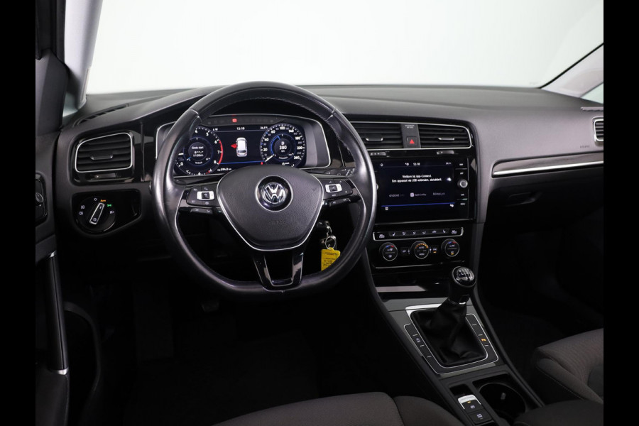 Volkswagen Golf Variant 1.0 TSI Highline 115PK | Panoramadak | Digitaal dashboard | Navigatie | Stoelverwarming