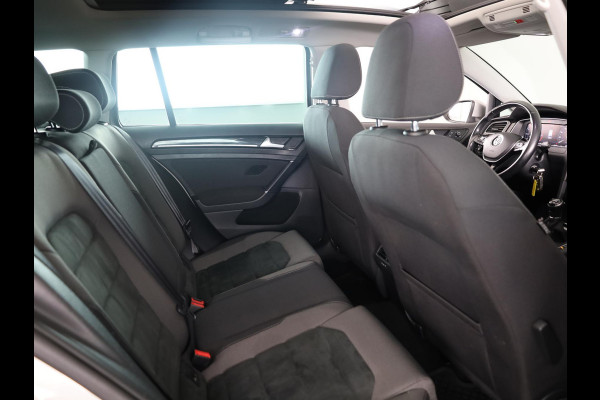 Volkswagen Golf Variant 1.0 TSI Highline 115PK | Panoramadak | Digitaal dashboard | Navigatie | Stoelverwarming