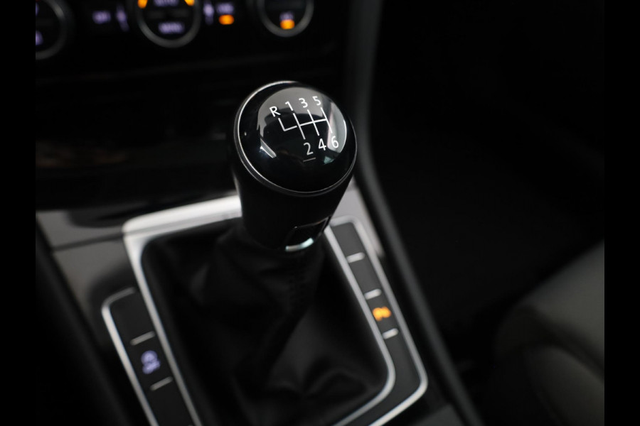Volkswagen Golf Variant 1.0 TSI Highline 115PK | Panoramadak | Digitaal dashboard | Navigatie | Stoelverwarming