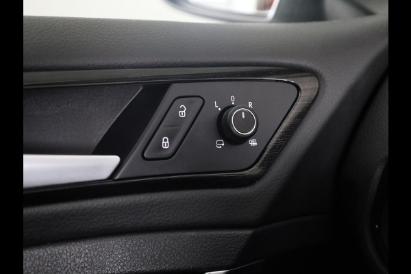 Volkswagen Golf Variant 1.0 TSI Highline 115PK | Panoramadak | Digitaal dashboard | Navigatie | Stoelverwarming