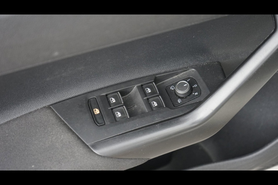 Volkswagen Polo 1.0 TSI R-Line AUTOMAAT |CAMERA|CARPLAY|CLIMA|DAB|IQ LIGHT|NAVIGATIE|VIRTUEEL|STOELVERWARMING