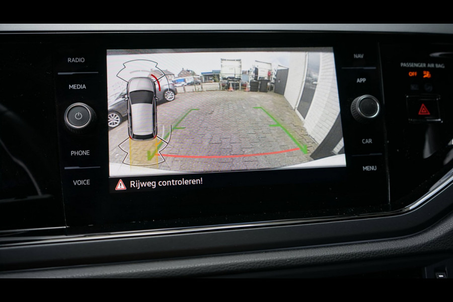 Volkswagen Polo 1.0 TSI R-Line AUTOMAAT |CAMERA|CARPLAY|CLIMA|DAB|IQ LIGHT|NAVIGATIE|VIRTUEEL|STOELVERWARMING