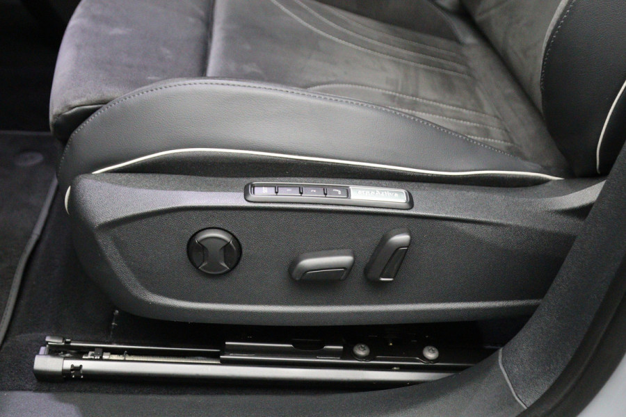 Volkswagen ID.5 Pro 77 kWh 204 PK, SOH 96 %, Panoramadak, Trekhaak, Memory, Massage, Carplay, Winterpakket, 360 Camera