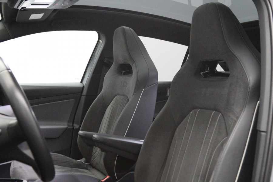 Volkswagen ID.5 Pro 77 kWh 204 PK, SOH 96 %, Panoramadak, Trekhaak, Memory, Massage, Carplay, Winterpakket, 360 Camera