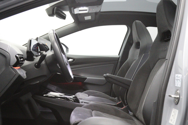 Volkswagen ID.5 Pro 77 kWh 204 PK, SOH 96 %, Panoramadak, Trekhaak, Memory, Massage, Carplay, Winterpakket, 360 Camera