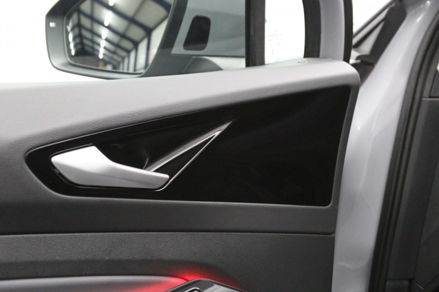 Volkswagen ID.5 Pro 77 kWh 204 PK, SOH 96 %, Panoramadak, Trekhaak, Memory, Massage, Carplay, Winterpakket, 360 Camera