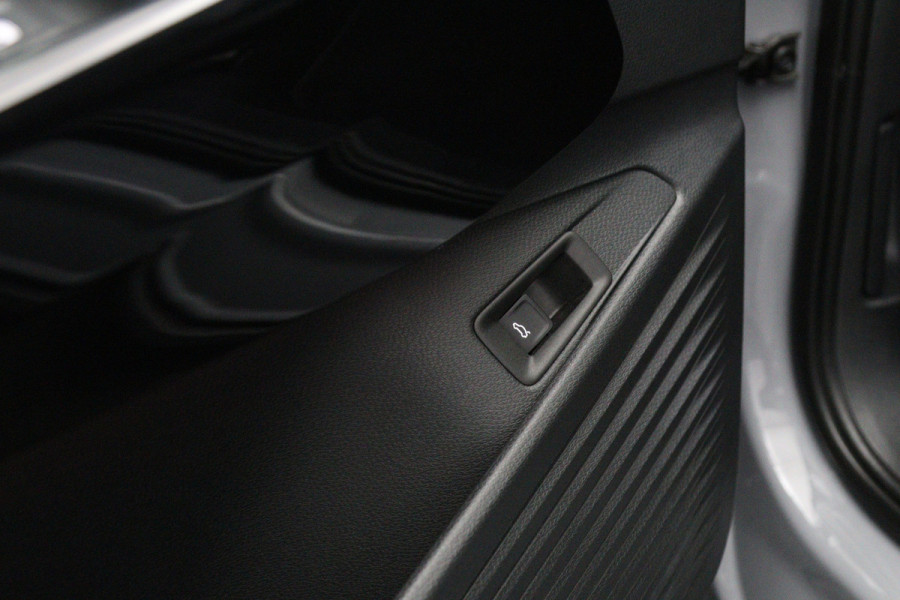 Volkswagen ID.5 Pro 77 kWh 204 PK, SOH 96 %, Panoramadak, Trekhaak, Memory, Massage, Carplay, Winterpakket, 360 Camera