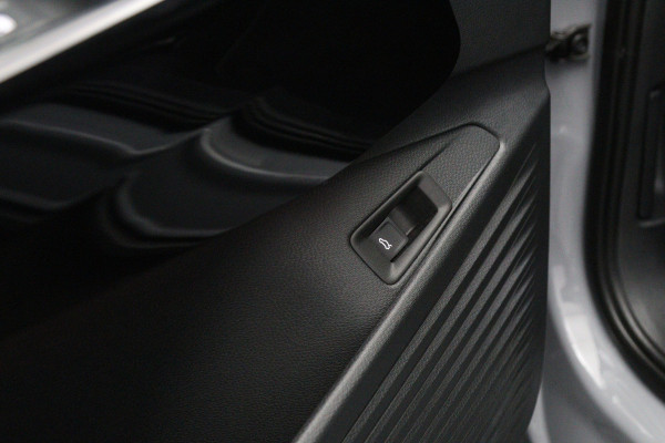 Volkswagen ID.5 Pro 77 kWh 204 PK, SOH 96 %, Panoramadak, Trekhaak, Memory, Massage, Carplay, Winterpakket, 360 Camera
