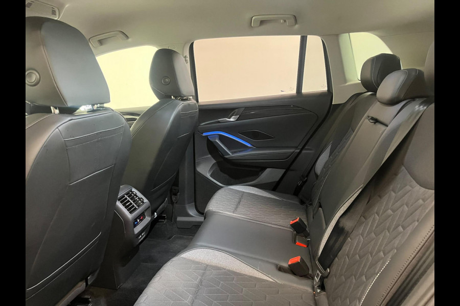 Volkswagen Tiguan 1.5 eTSI Life Edition Airco ECC Navi Carplay Trekhaak PDC +360 Camera 18" LM Velgen IQ-LED Matrix