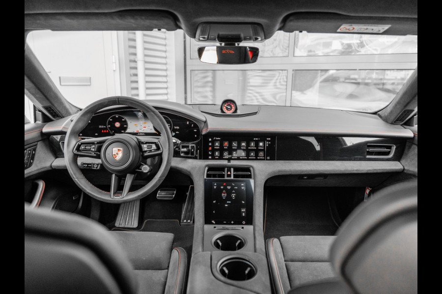 Porsche Taycan Sport Turismo GTS | PANORAMA | SPORT CHRONO | ALCANTARA | BTW