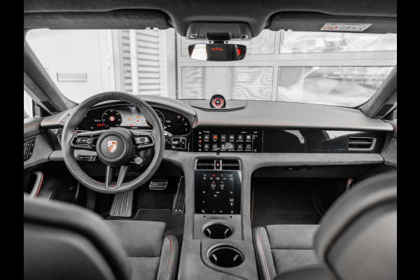 Porsche Taycan Sport Turismo GTS | PANORAMA | SPORT CHRONO | ALCANTARA | BTW