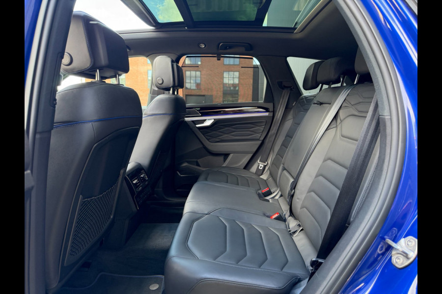 Volkswagen Touareg 3.0 TSi eHybrid 4MOTION R Puglia | LUCHTVERING | PANO | MASSAGE | KOELING | TREKHAAK | 22 INCH | MEMORY | 360