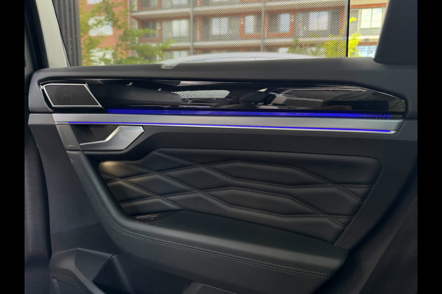 Volkswagen Touareg 3.0 TSi eHybrid 4MOTION R Puglia | LUCHTVERING | PANO | MASSAGE | KOELING | TREKHAAK | 22 INCH | MEMORY | 360