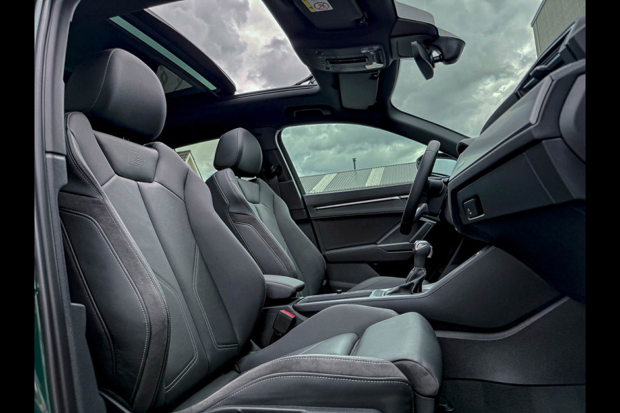 Audi Q3 45TFSI e 245pk S-Tronic Competition S Edition S-Line 1éEig Audi Exclusive|Pano|Ambiance|ACC|Black|Camera|HD Matrix 3D|RSQ3