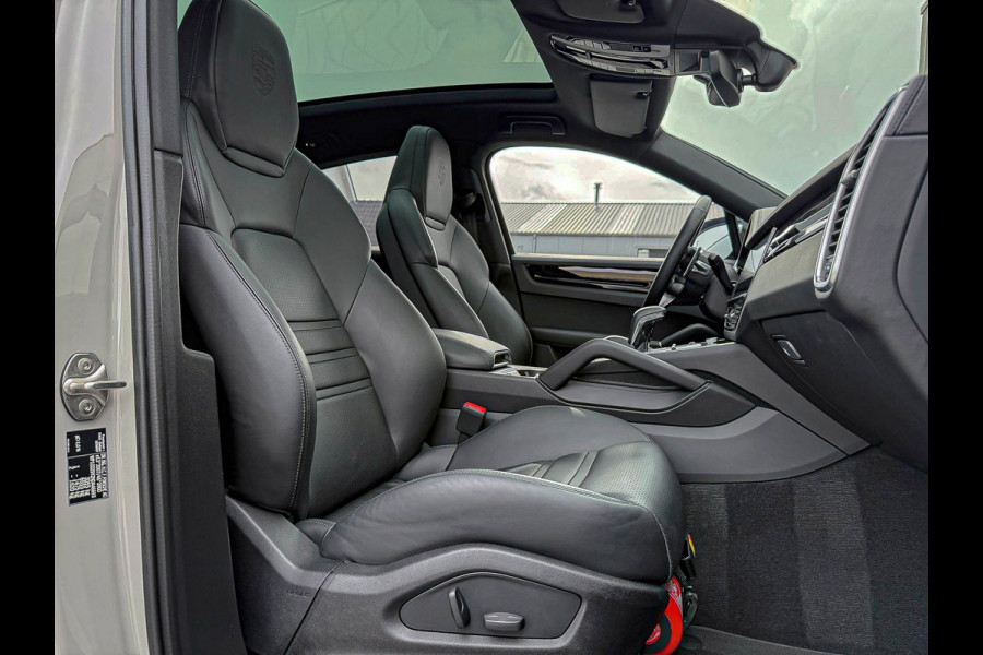 Porsche Cayenne Coupé 3.0 E 462PK V6 SportDesign GTS Krijt/Kreide|Pano|HUD|Luchtv.|4-Wiel besturing|360°|ACC|Kuipstoelen|Bose|22''