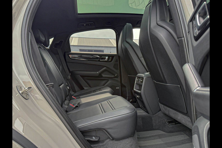 Porsche Cayenne Coupé 3.0 E 462PK V6 SportDesign GTS Krijt/Kreide|Pano|HUD|Luchtv.|4-Wiel besturing|360°|ACC|Kuipstoelen|Bose|22''