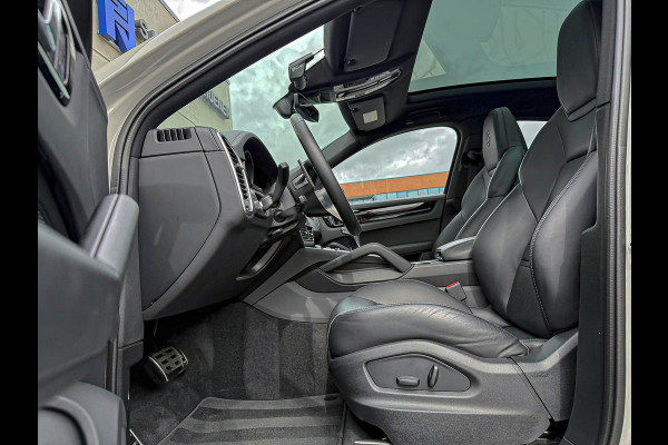 Porsche Cayenne Coupé 3.0 E 462PK V6 SportDesign GTS Krijt/Kreide|Pano|HUD|Luchtv.|4-Wiel besturing|360°|ACC|Kuipstoelen|Bose|22''