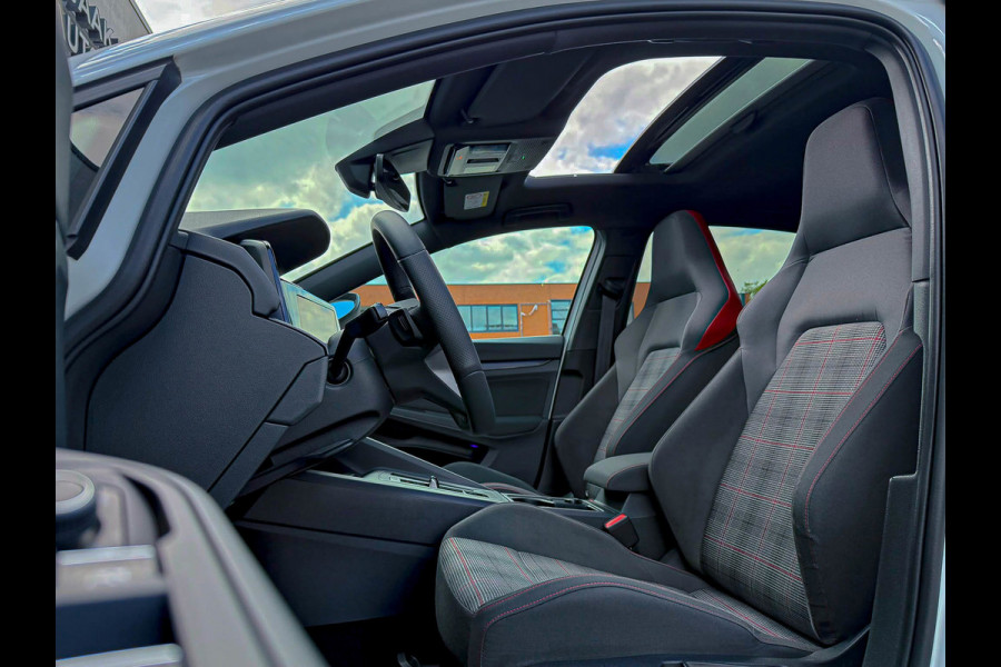 Volkswagen Golf 2.0TSI GTI 245pk DSG! OEM DEALER|Panoramadak|Virtual|IQ LED 3D|GTI Kuipstoelen|Harman Kardon|NAVI|Camera|19Inch R!