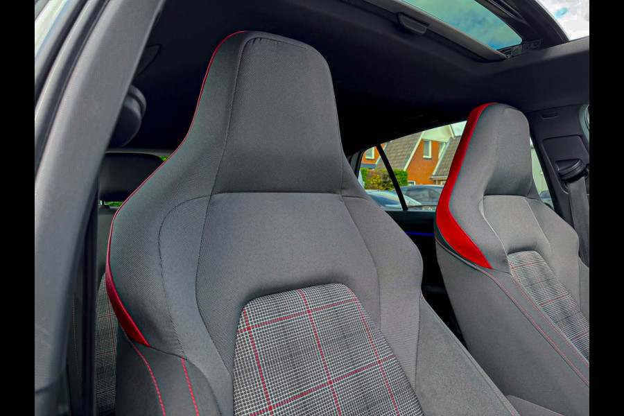 Volkswagen Golf 2.0TSI GTI 245pk DSG! OEM DEALER|Panoramadak|Virtual|IQ LED 3D|GTI Kuipstoelen|Harman Kardon|NAVI|Camera|19Inch R!