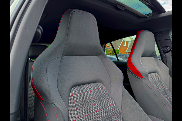 Volkswagen Golf 2.0TSI GTI 245pk DSG! OEM DEALER|Panoramadak|Virtual|IQ LED 3D|GTI Kuipstoelen|Harman Kardon|NAVI|Camera|19Inch R!