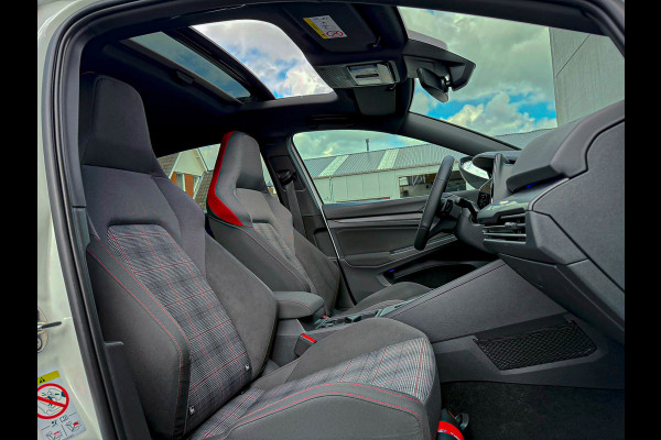 Volkswagen Golf 2.0TSI GTI 245pk DSG! OEM DEALER|Panoramadak|Virtual|IQ LED 3D|GTI Kuipstoelen|Harman Kardon|NAVI|Camera|19Inch R!