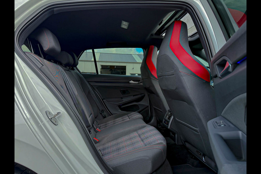 Volkswagen Golf 2.0TSI GTI 245pk DSG! OEM DEALER|Panoramadak|Virtual|IQ LED 3D|GTI Kuipstoelen|Harman Kardon|NAVI|Camera|19Inch R!