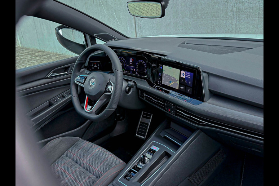 Volkswagen Golf 2.0TSI GTI 245pk DSG! OEM DEALER|Panoramadak|Virtual|IQ LED 3D|GTI Kuipstoelen|Harman Kardon|NAVI|Camera|19Inch R!