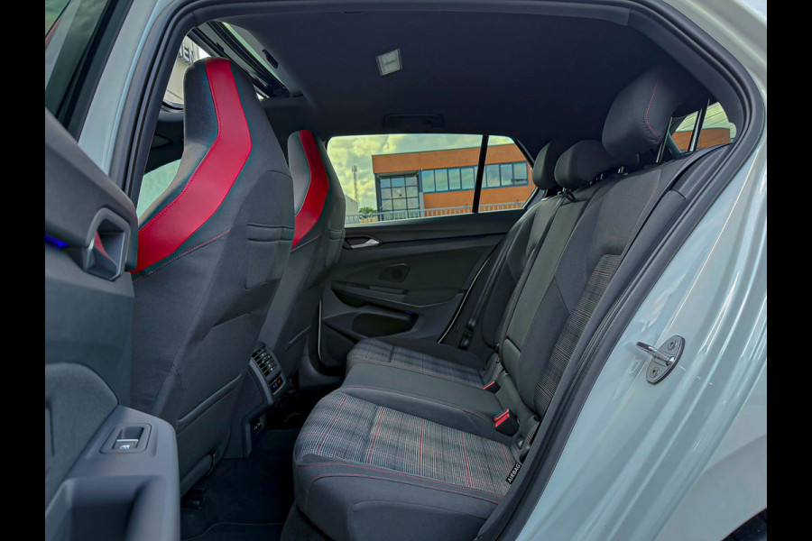 Volkswagen Golf 2.0TSI GTI 245pk DSG! OEM DEALER|Panoramadak|Virtual|IQ LED 3D|GTI Kuipstoelen|Harman Kardon|NAVI|Camera|19Inch R!