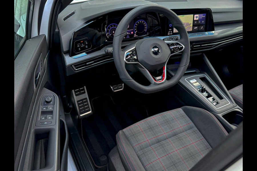 Volkswagen Golf 2.0TSI GTI 245pk DSG! OEM DEALER|Panoramadak|Virtual|IQ LED 3D|GTI Kuipstoelen|Harman Kardon|NAVI|Camera|19Inch R!