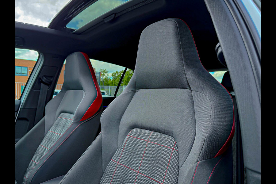 Volkswagen Golf 2.0TSI GTI 245pk DSG! OEM DEALER|Panoramadak|Virtual|IQ LED 3D|GTI Kuipstoelen|Harman Kardon|NAVI|Camera|19Inch R!