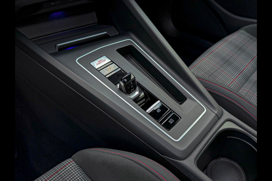 Volkswagen Golf 2.0TSI GTI 245pk DSG! OEM DEALER|Panoramadak|Virtual|IQ LED 3D|GTI Kuipstoelen|Harman Kardon|NAVI|Camera|19Inch R!