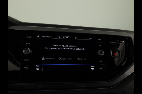 Volkswagen Taigo 1.0 TSI Style 110 pk Automaat (DSG) | Navigatie | Panoramadak | Parkeersensoren (Park assist) | Achteruitrijcamera | Matrix LED |