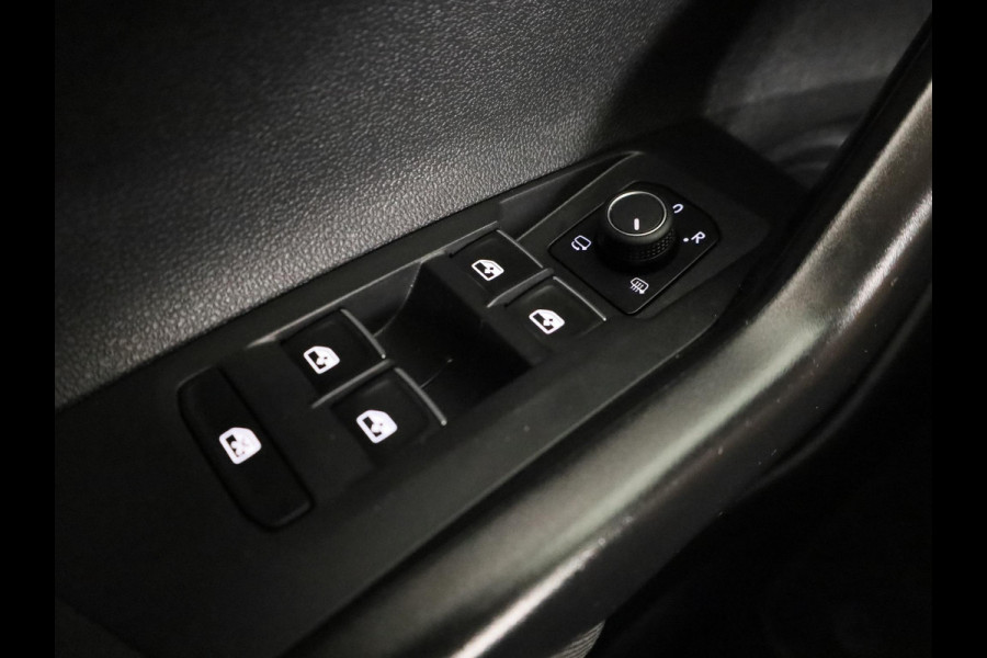 Volkswagen Taigo 1.0 TSI Style 110 pk Automaat (DSG) | Navigatie | Panoramadak | Parkeersensoren (Park assist) | Achteruitrijcamera | Matrix LED |