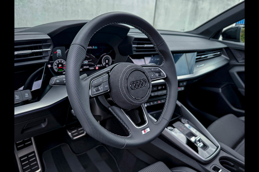 Audi A3 Sportback 40TFSI e 204pk S-Tronic Competition S Edition S-Line Pano|Kuipstoelen+Massage&Memory|Qi|Matrix|ACC|Camera|B&O|S3