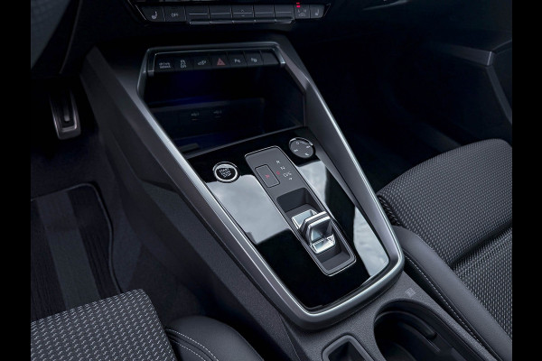 Audi A3 Sportback 40TFSI e 204pk S-Tronic Competition S Edition S-Line Pano|Kuipstoelen+Massage&Memory|Qi|Matrix|ACC|Camera|B&O|S3