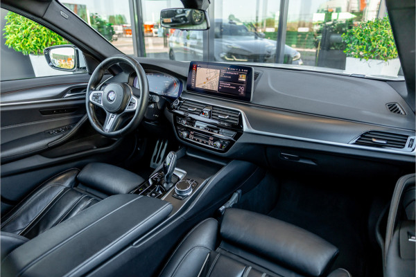 BMW 5 Serie Touring 530i xDrive Business Edition Plus - Origineel NL | M Sport | Panorama | Memory | Stuurverwarming