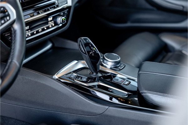 BMW 5 Serie Touring 530i xDrive Business Edition Plus - Origineel NL | M Sport | Panorama | Memory | Stuurverwarming