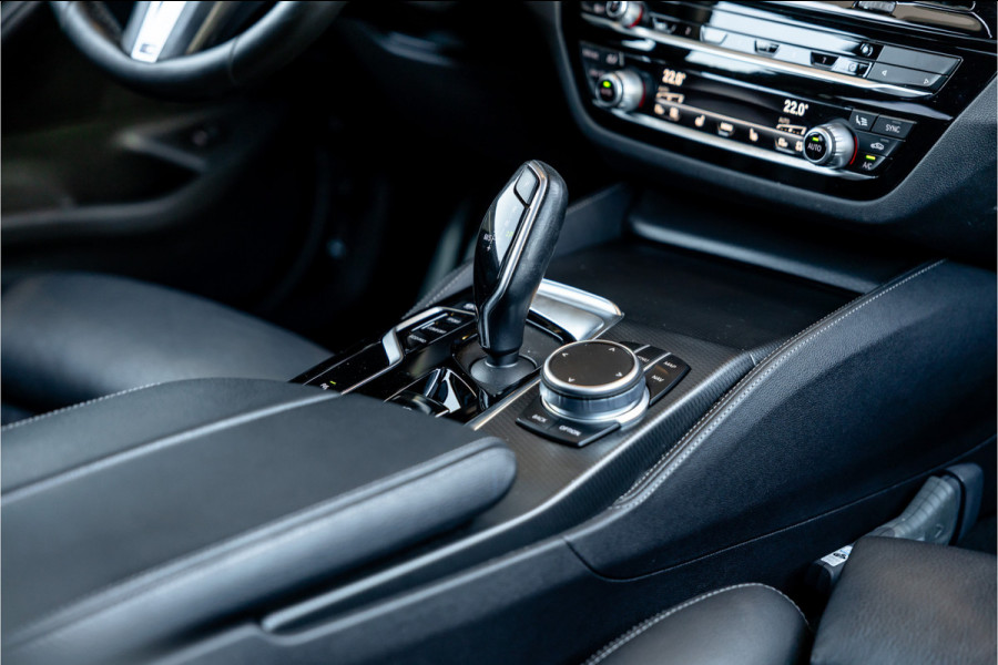 BMW 5 Serie Touring 530i xDrive Business Edition Plus - Origineel NL | M Sport | Panorama | Memory | Stuurverwarming