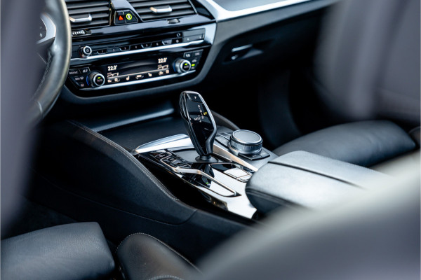 BMW 5 Serie Touring 530i xDrive Business Edition Plus - Origineel NL | M Sport | Panorama | Memory | Stuurverwarming