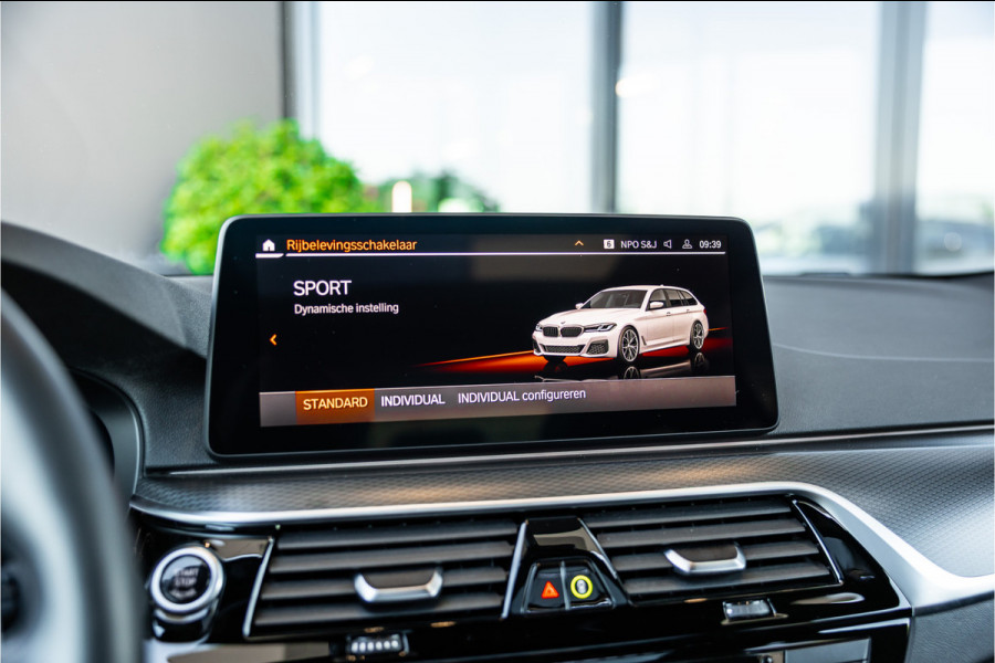BMW 5 Serie Touring 530i xDrive Business Edition Plus - Origineel NL | M Sport | Panorama | Memory | Stuurverwarming