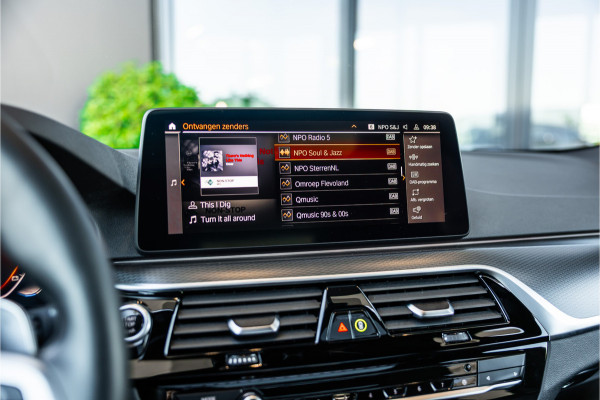 BMW 5 Serie Touring 530i xDrive Business Edition Plus - Origineel NL | M Sport | Panorama | Memory | Stuurverwarming