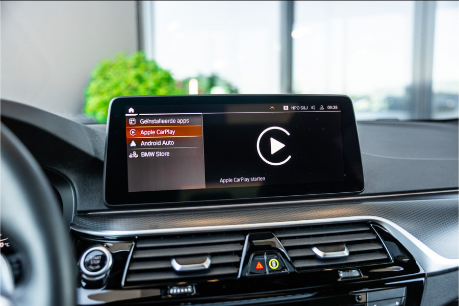BMW 5 Serie Touring 530i xDrive Business Edition Plus - Origineel NL | M Sport | Panorama | Memory | Stuurverwarming