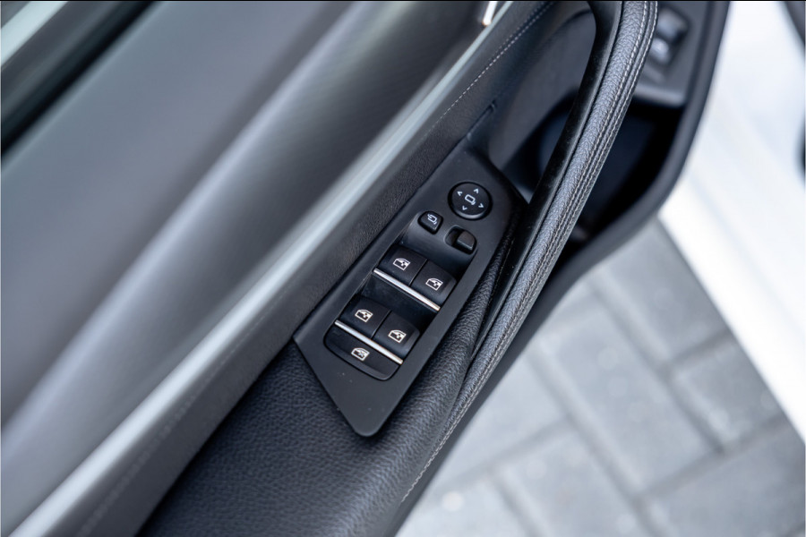 BMW 5 Serie Touring 530i xDrive Business Edition Plus - Origineel NL | M Sport | Panorama | Memory | Stuurverwarming