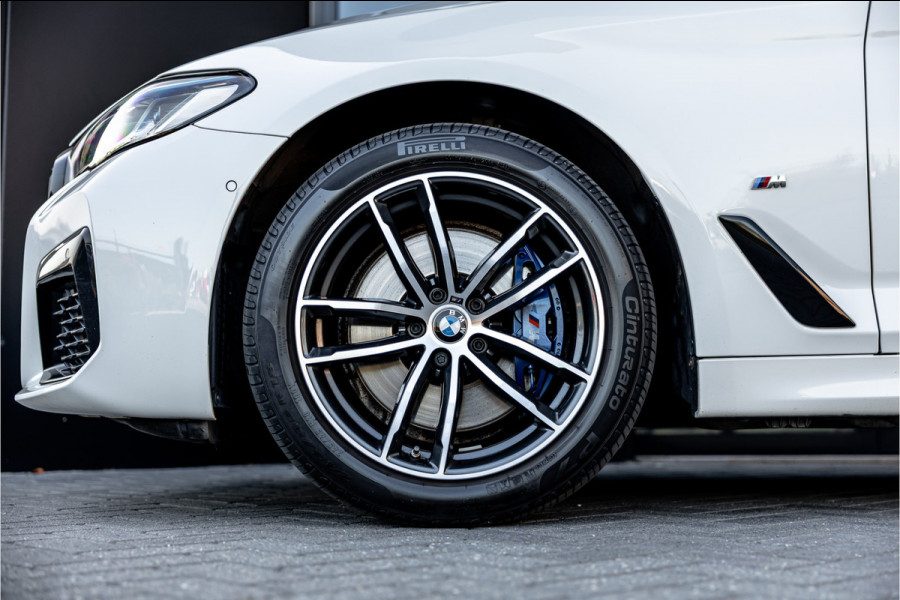 BMW 5 Serie Touring 530i xDrive Business Edition Plus - Origineel NL | M Sport | Panorama | Memory | Stuurverwarming